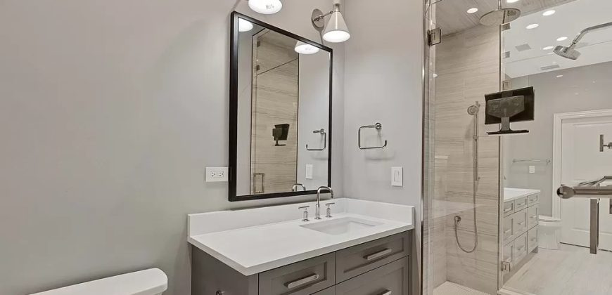 1314 W Barry Ave, Chicago, IL 60657