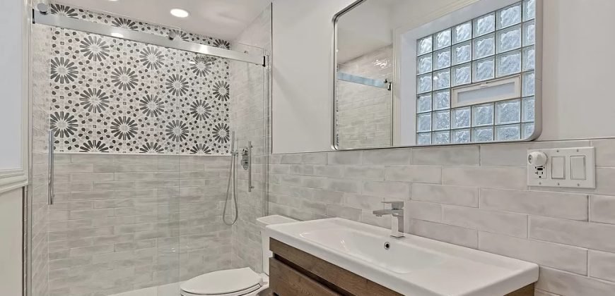 1314 W Barry Ave, Chicago, IL 60657