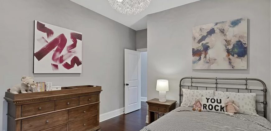 1314 W Barry Ave, Chicago, IL 60657