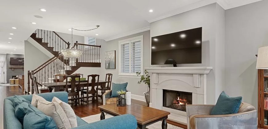 1314 W Barry Ave, Chicago, IL 60657