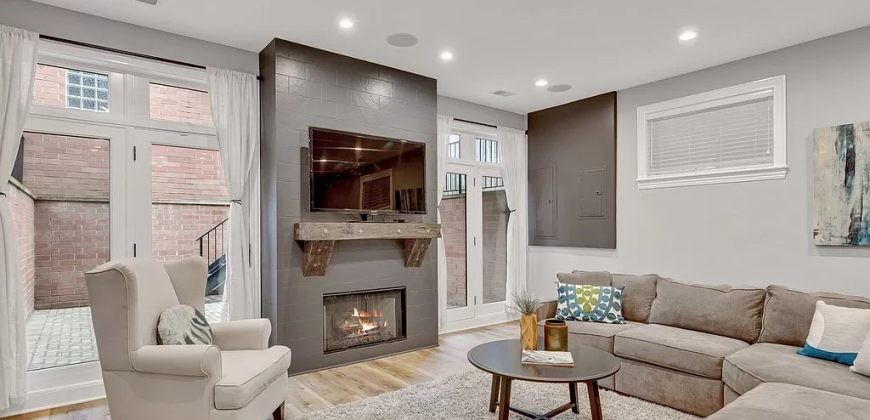 1314 W Barry Ave, Chicago, IL 60657