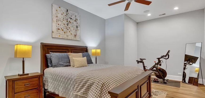 1314 W Barry Ave, Chicago, IL 60657