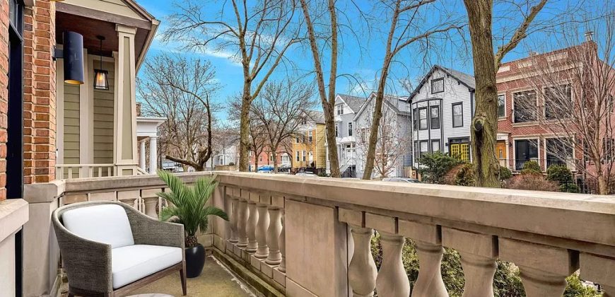 1314 W Barry Ave, Chicago, IL 60657