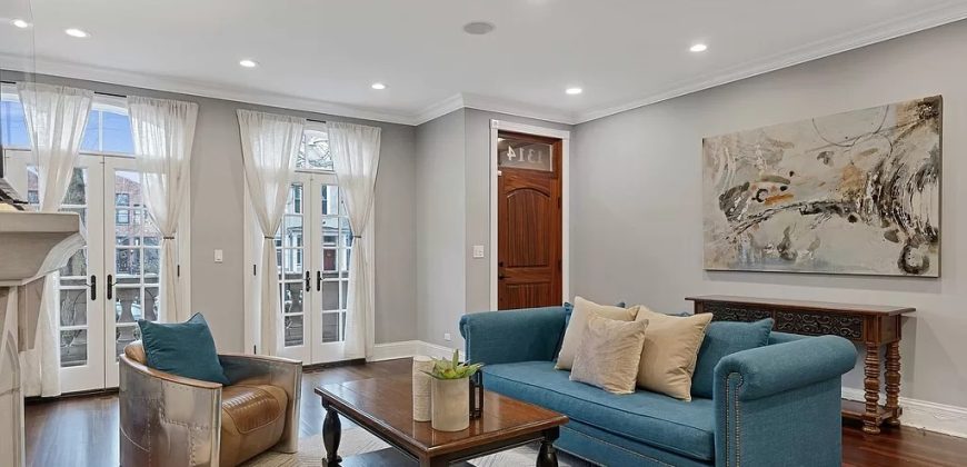 1314 W Barry Ave, Chicago, IL 60657