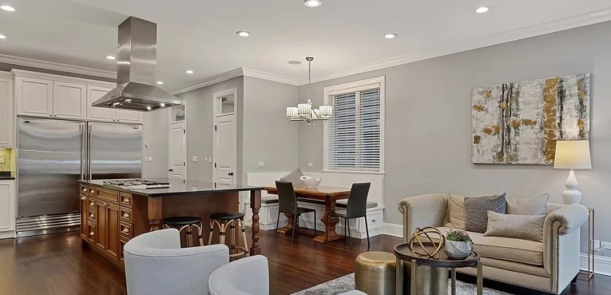 1314 W Barry Ave, Chicago, IL 60657