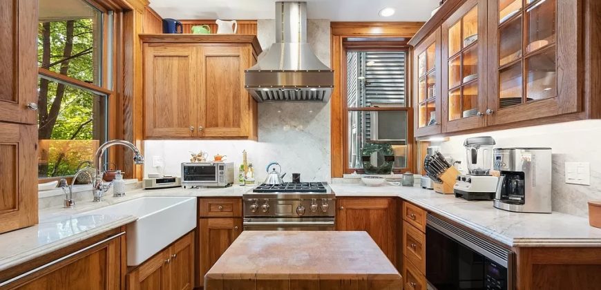 1314 W Barry Ave, Chicago, IL 60657