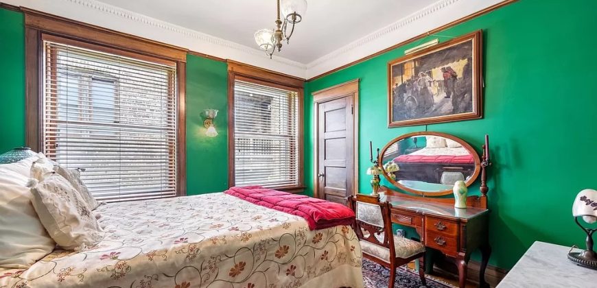 1314 W Barry Ave, Chicago, IL 60657