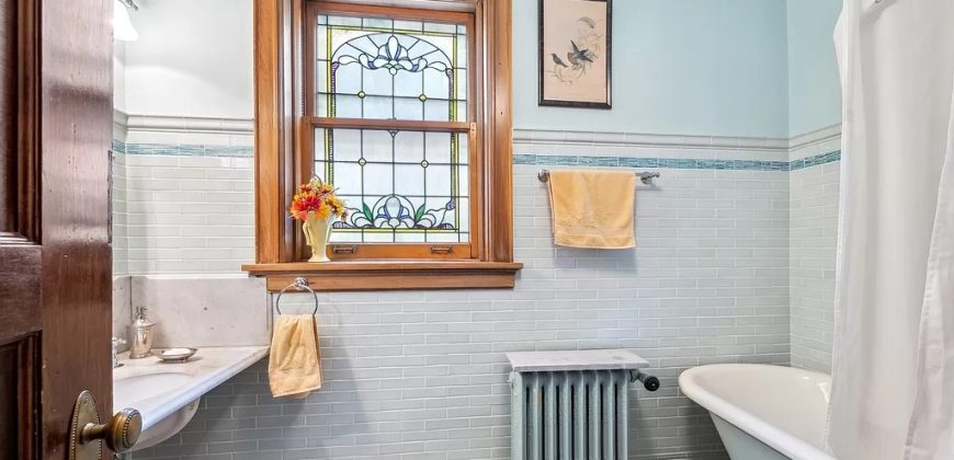 1314 W Barry Ave, Chicago, IL 60657