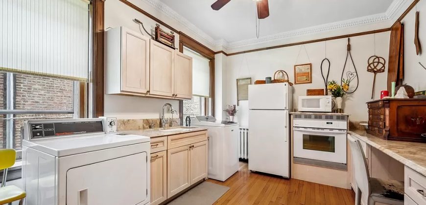 1314 W Barry Ave, Chicago, IL 60657