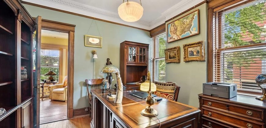 1314 W Barry Ave, Chicago, IL 60657