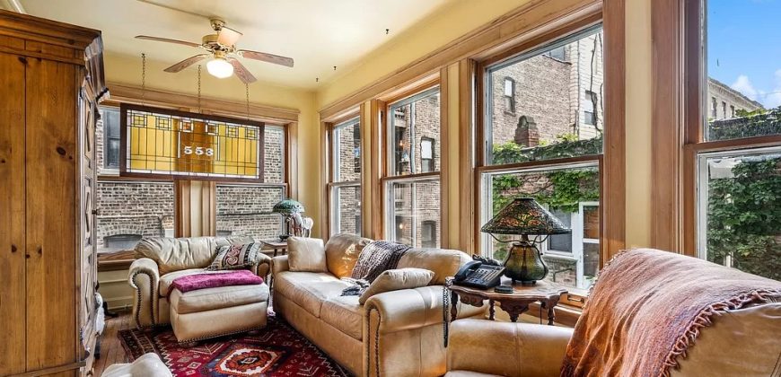 1314 W Barry Ave, Chicago, IL 60657