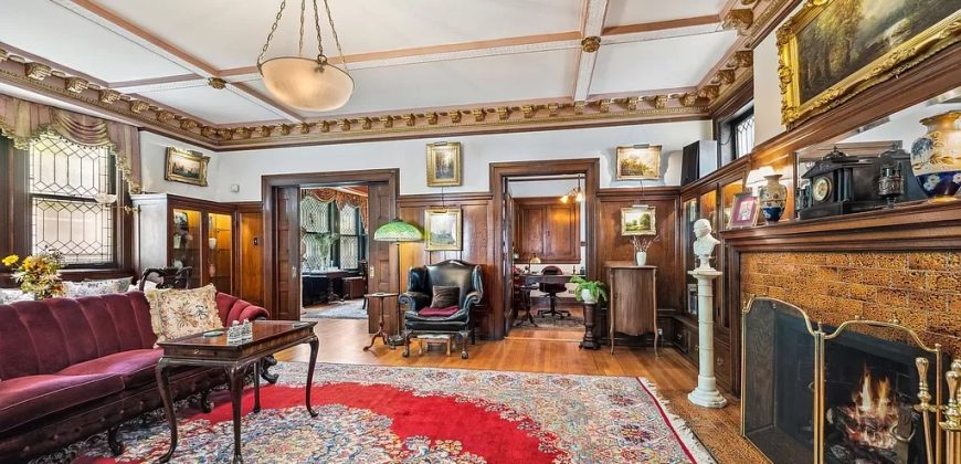 1314 W Barry Ave, Chicago, IL 60657