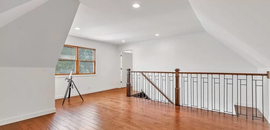 7439 W Lunt Ave, Chicago, IL 60631