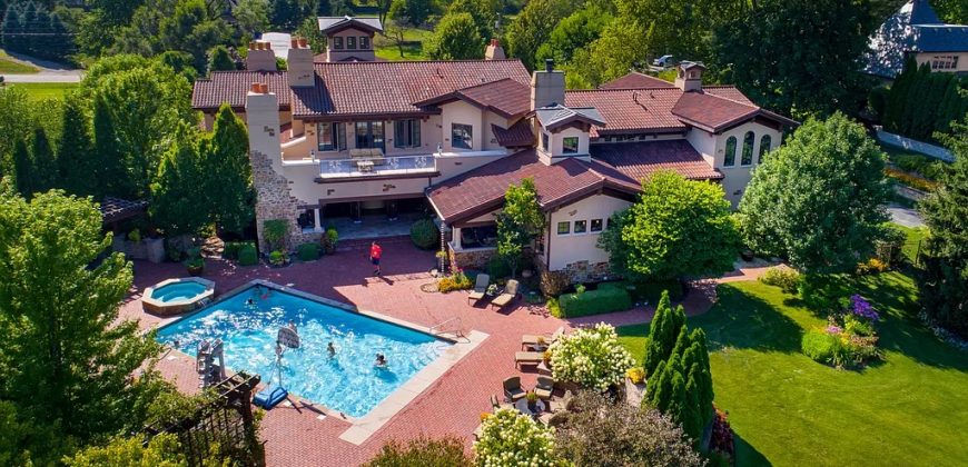 7S719 Donwood Dr, Naperville, IL 60540