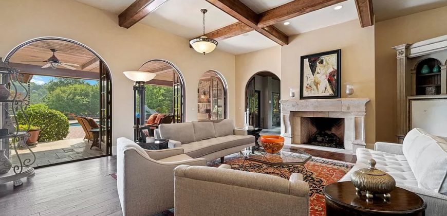 7S719 Donwood Dr, Naperville, IL 60540