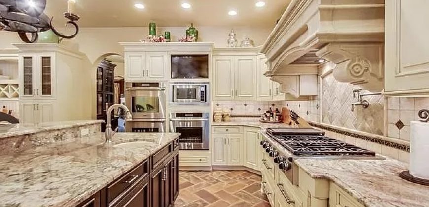 7S719 Donwood Dr, Naperville, IL 60540