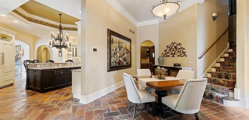 7S719 Donwood Dr, Naperville, IL 60540
