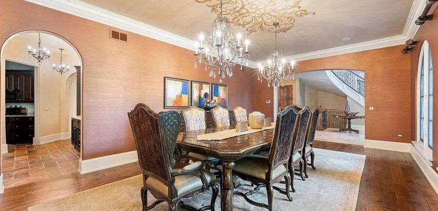 7S719 Donwood Dr, Naperville, IL 60540