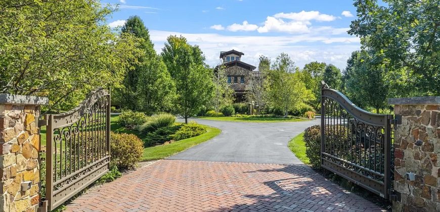 7S719 Donwood Dr, Naperville, IL 60540