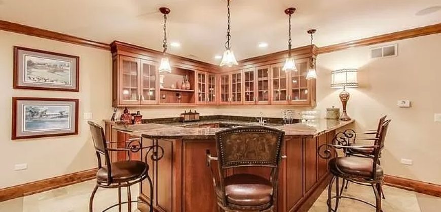 7S719 Donwood Dr, Naperville, IL 60540