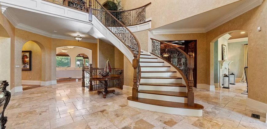 7S719 Donwood Dr, Naperville, IL 60540