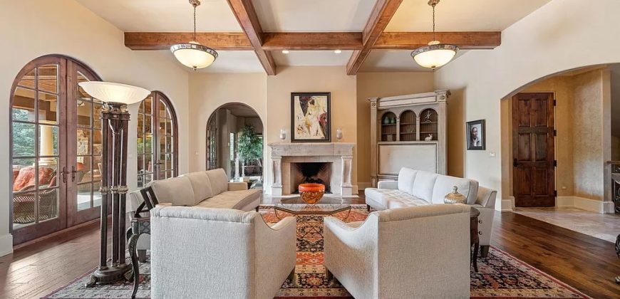 7S719 Donwood Dr, Naperville, IL 60540