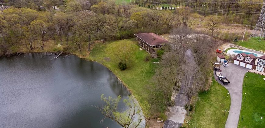 8501 W 128th St, Palos Park, IL 60464