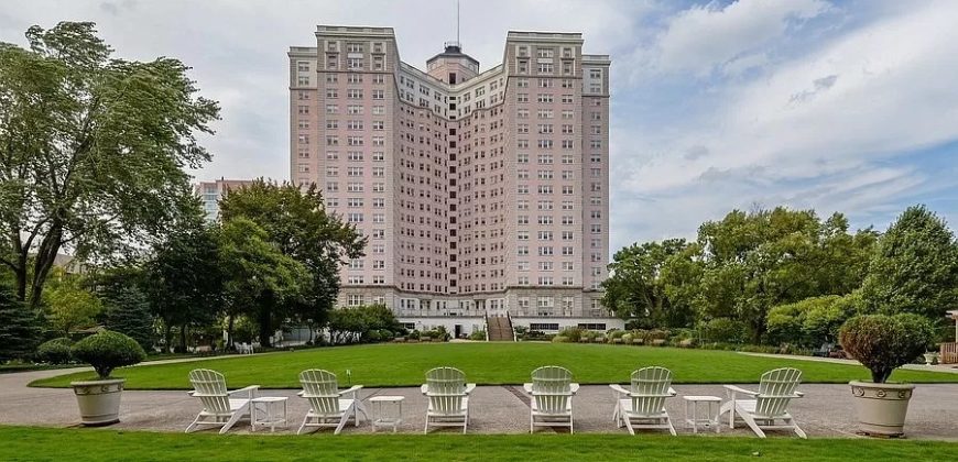 5555 N Sheridan Rd APT 1916, Chicago, IL 60640