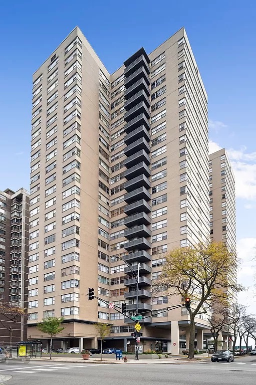 6301 N Sheridan Rd APT 16M, Chicago, IL 60660