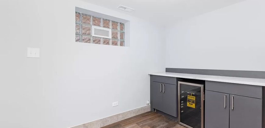 33 E 121st St, Chicago, IL 60628