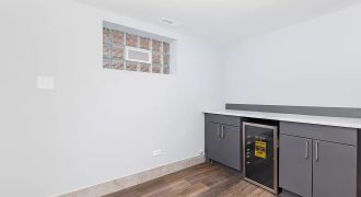 33 E 121st St, Chicago, IL 60628