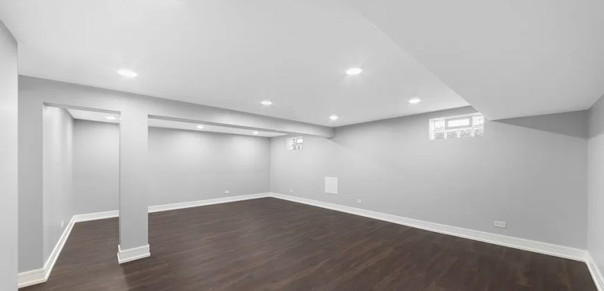 8300 S Prairie Ave, Chicago, IL 60619